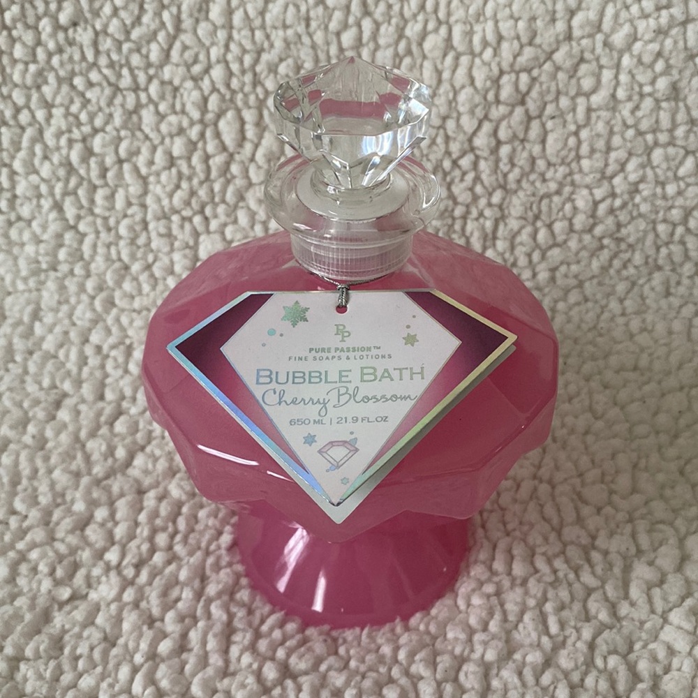 *NWT* Pure Passion Cherry Blossom Bubble Bath (21.9 FL. OZ)